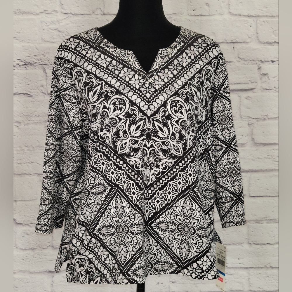 Black and White Patterned Women's Top
